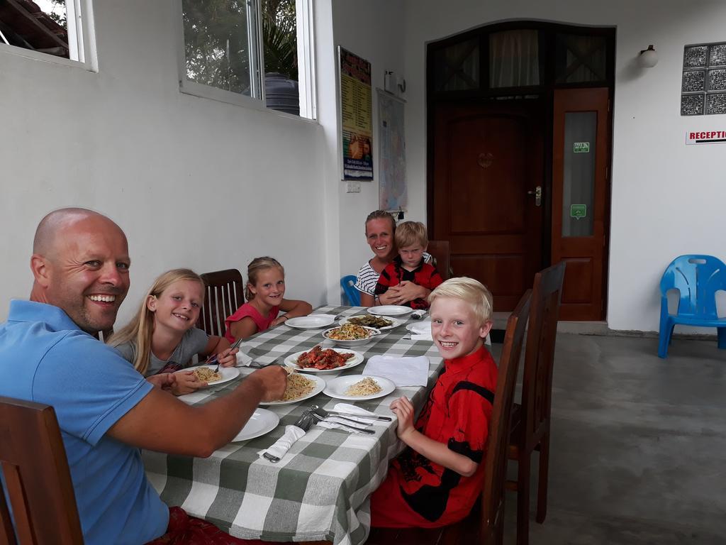 Anna Tourist Inn Negombo Ngoại thất bức ảnh